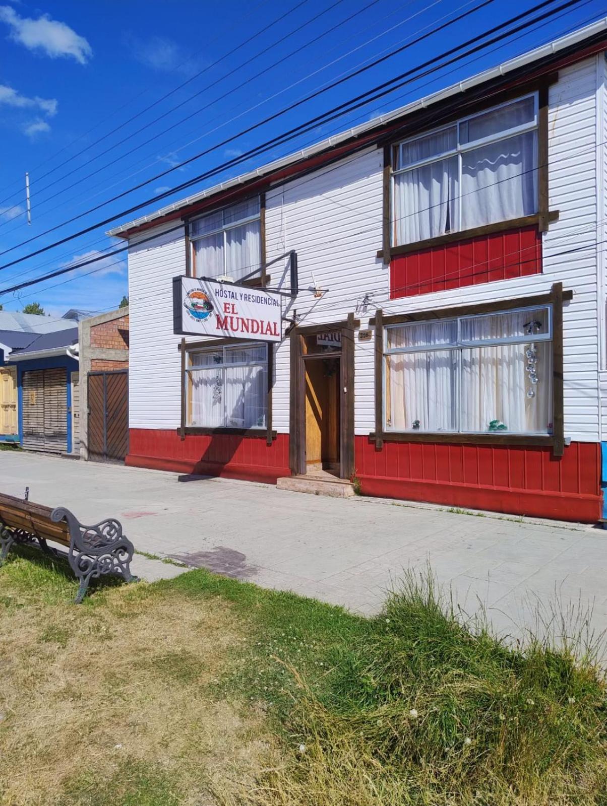 Hostal Y Residencial El Mundial Puerto Natales Exterior photo